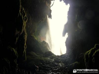 Parque Natural Monasterio de Piedra; grupos de montaña; actividades de ocio;puente de constitucion